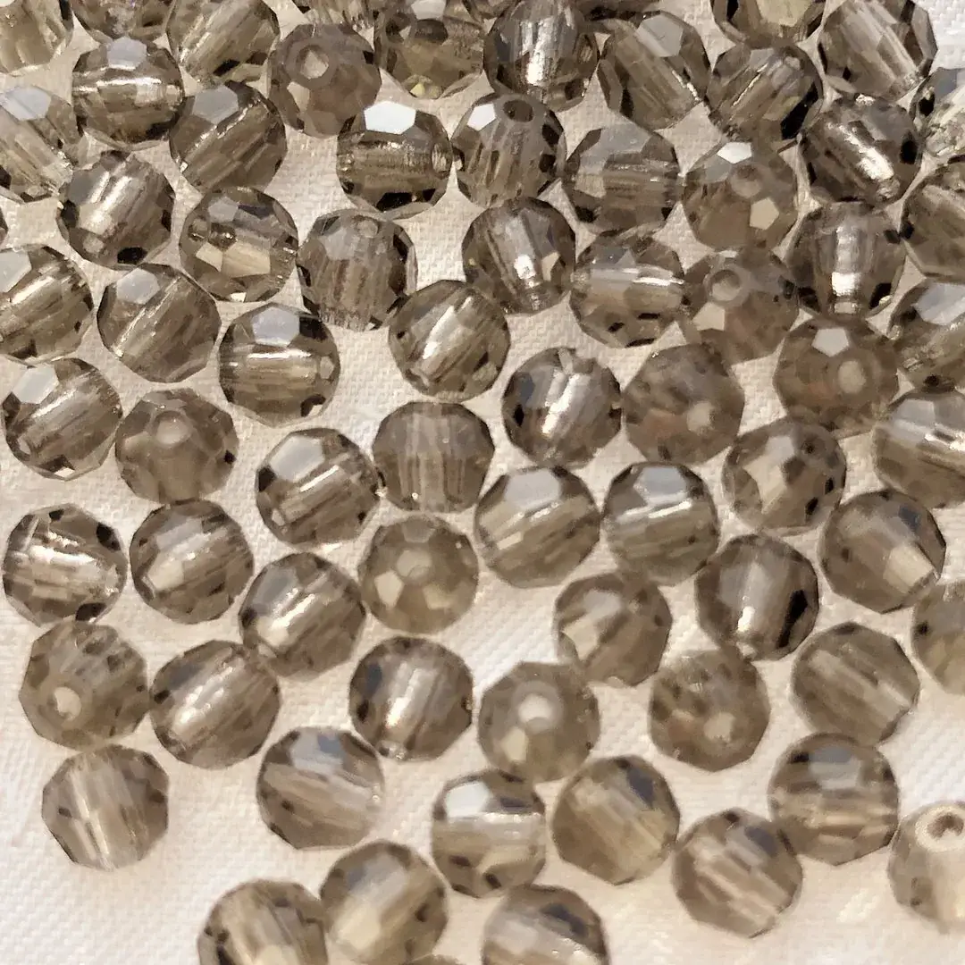 Swarovski Perle geschliffen grau 4 mm – Bild 9 – Chiemgauer Heimatwerk Trachten-Onlineshop Swarovski Perle geschliffen grau 4 mm - Bild 9 - Chiemgauer Heimatwerk Trachten-Onlineshop