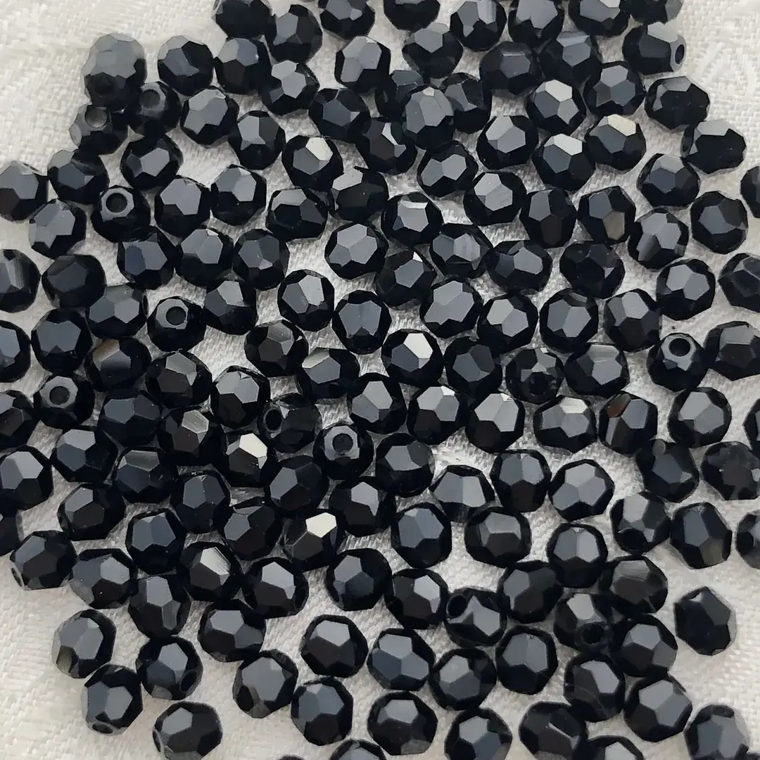 Swarovski Perle geschliffen schwarz 2 mm – Bild 5 – Chiemgauer Heimatwerk Trachten-Onlineshop Swarovski Perle geschliffen schwarz 2 mm - Bild 5 - Chiemgauer Heimatwerk Trachten-Onlineshop
