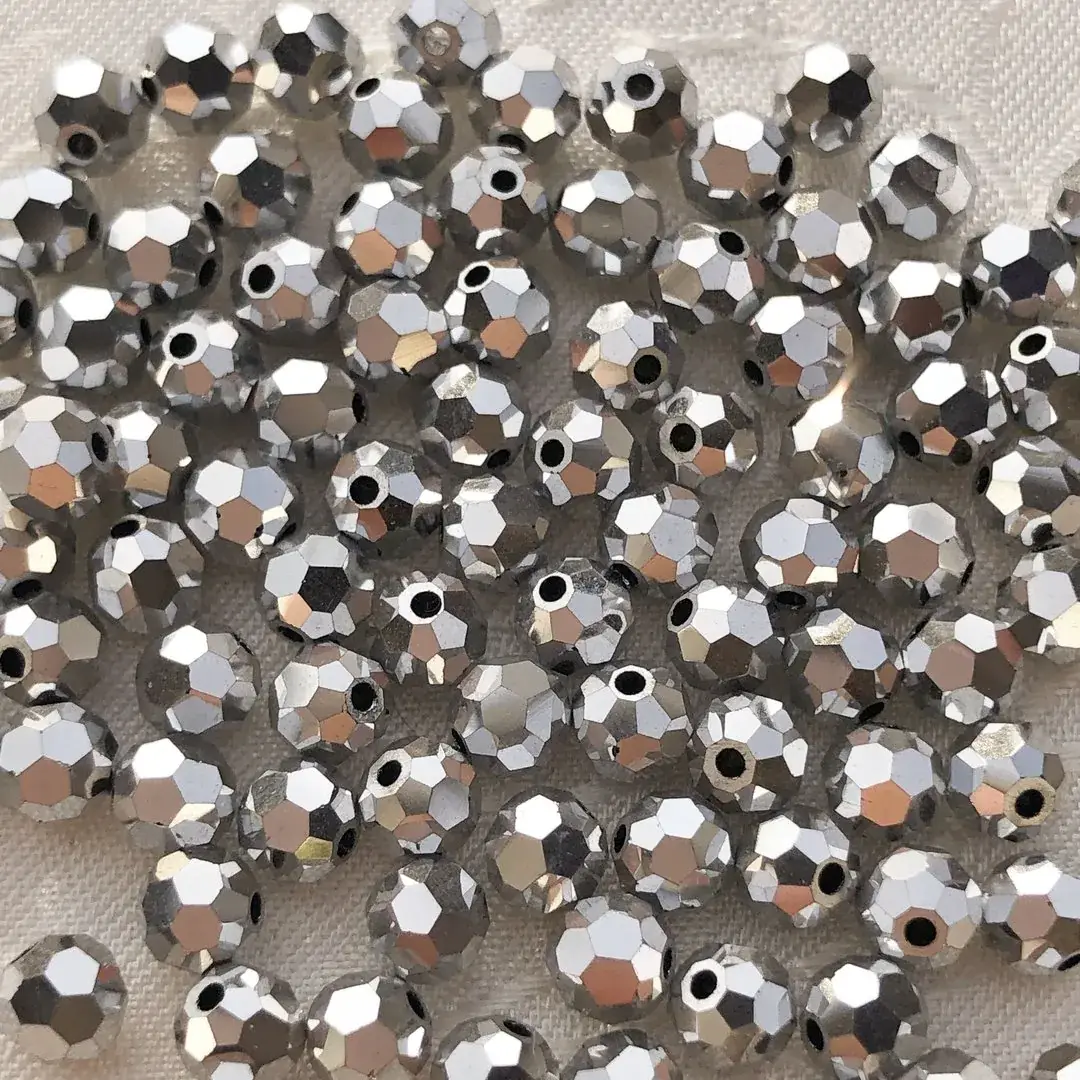 Swarovski Perle geschliffen silber 4 mm – Bild 2 – Chiemgauer Heimatwerk Trachten-Onlineshop Swarovski Perle geschliffen silber 4 mm - Bild 2 - Chiemgauer Heimatwerk Trachten-Onlineshop