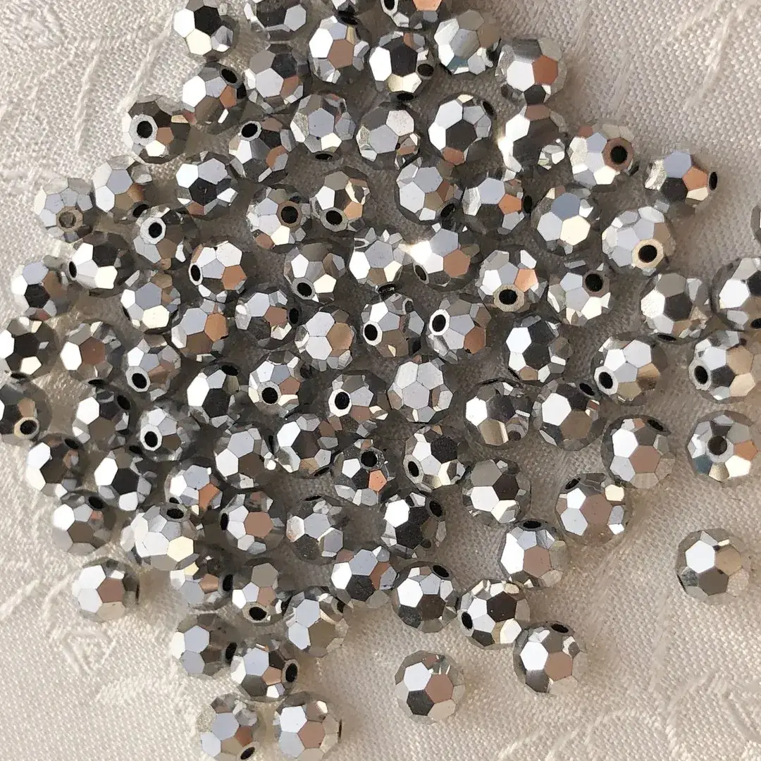 Swarovski Perle geschliffen silber 4 mm – Bild 7 – Chiemgauer Heimatwerk Trachten-Onlineshop Swarovski Perle geschliffen silber 4 mm - Bild 7 - Chiemgauer Heimatwerk Trachten-Onlineshop