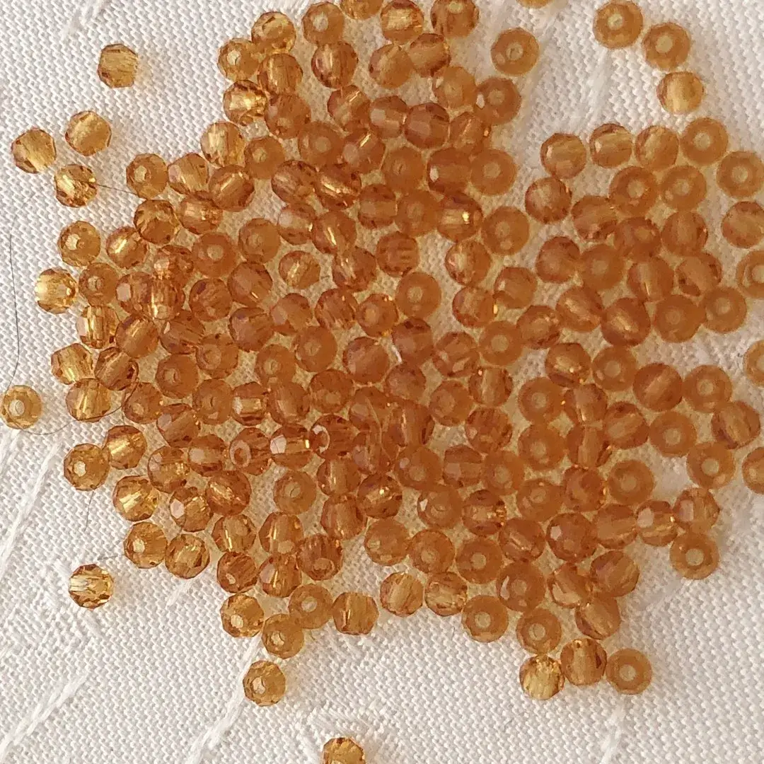 Swarovski Perle geschliffen topas 1,5 mm – Bild 2 – Chiemgauer Heimatwerk Trachten-Onlineshop Swarovski Perle geschliffen topas 1,5 mm - Bild 2 - Chiemgauer Heimatwerk Trachten-Onlineshop