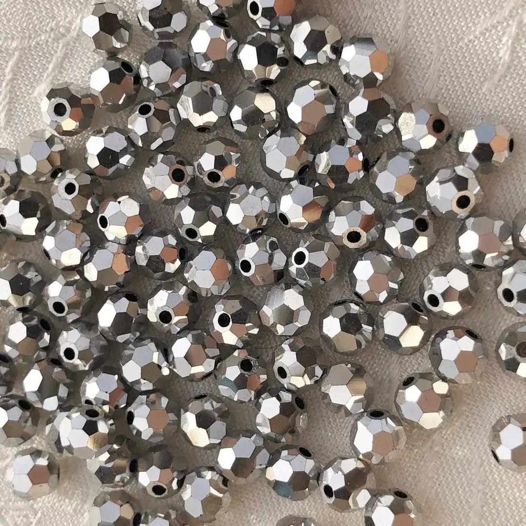 Swarovski Perlen 4 mm in echt versilbert – Bild 9 – Chiemgauer Heimatwerk Trachten-Onlineshop Swarovski Perlen 4 mm in echt versilbert - Bild 9 - Chiemgauer Heimatwerk Trachten-Onlineshop