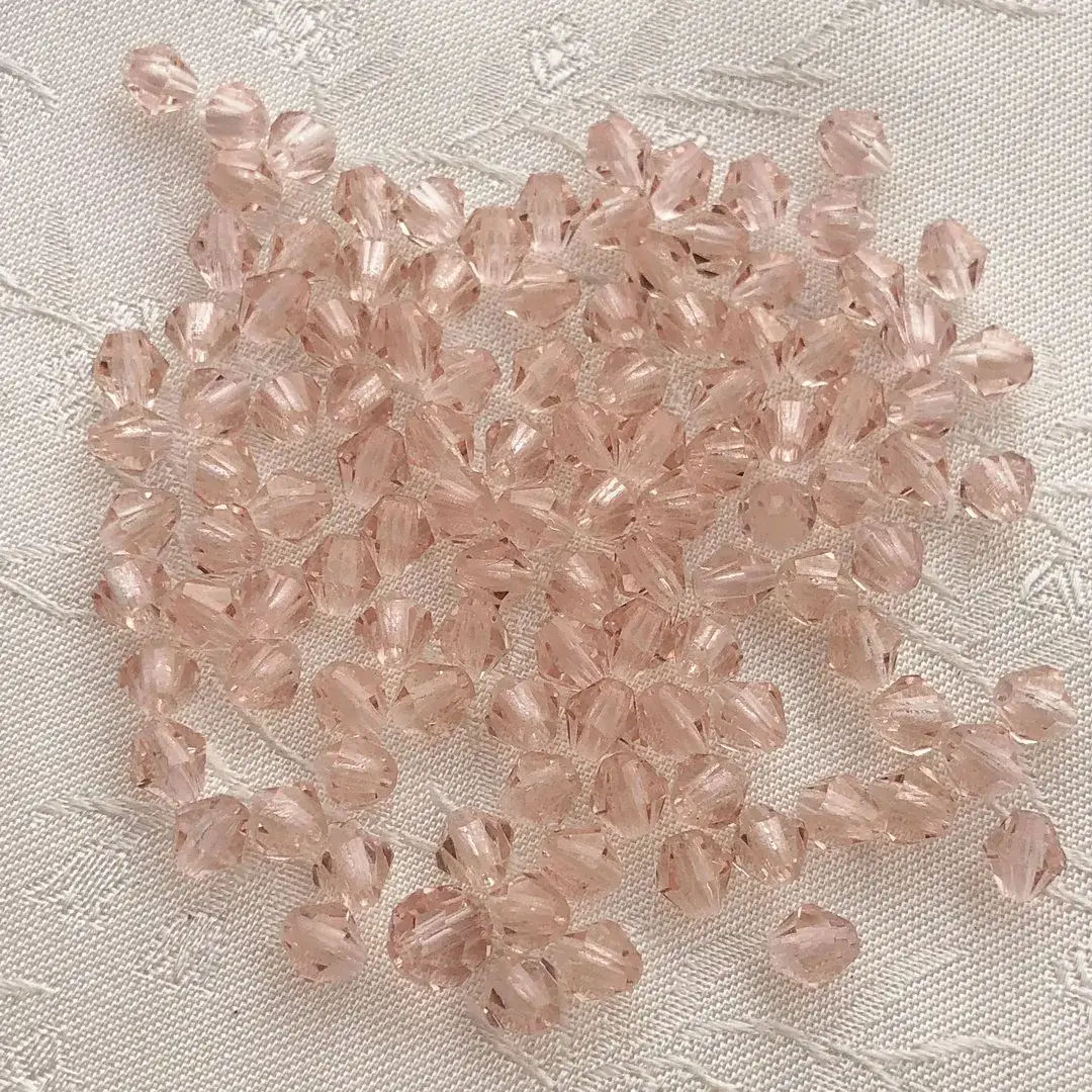 Swarovski Rhombe geschliffen altrosa 4 mm – Bild 1 – Chiemgauer Heimatwerk Trachten-Onlineshop Swarovski Rhombe geschliffen altrosa 4 mm - Bild 1 - Chiemgauer Heimatwerk Trachten-Onlineshop