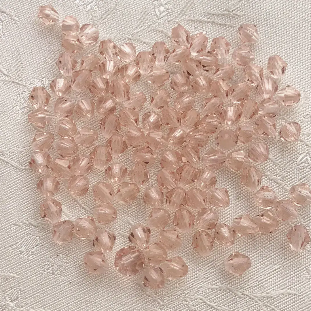 Swarovski Rhombe geschliffen altrosa 4 mm – Bild 4 – Chiemgauer Heimatwerk Trachten-Onlineshop Swarovski Rhombe geschliffen altrosa 4 mm - Bild 4 - Chiemgauer Heimatwerk Trachten-Onlineshop