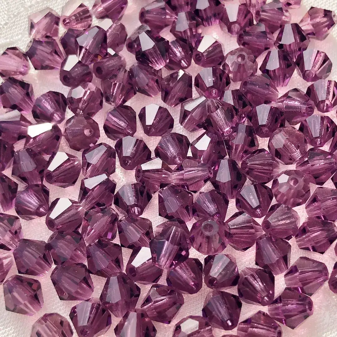 Swarovski Rhombe geschliffen amethyst 5 mm – Bild 2 – Chiemgauer Heimatwerk Trachten-Onlineshop Swarovski Rhombe geschliffen amethyst 5 mm - Bild 2 - Chiemgauer Heimatwerk Trachten-Onlineshop
