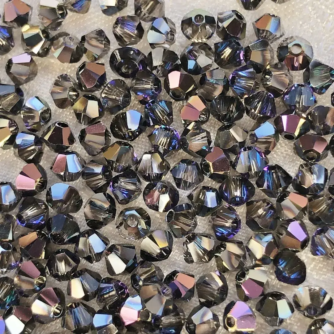 Swarovski Rhombe geschliffen azur AB 3 mm – Bild 10 – Chiemgauer Heimatwerk Trachten-Onlineshop Swarovski Rhombe geschliffen azur AB 3 mm - Bild 10 - Chiemgauer Heimatwerk Trachten-Onlineshop