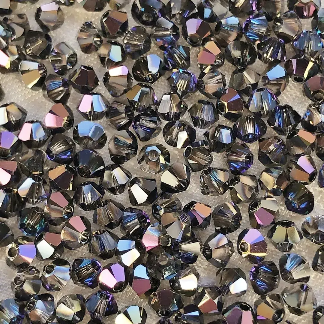 Swarovski Rhombe geschliffen azur AB 3 mm – Bild 2 – Chiemgauer Heimatwerk Trachten-Onlineshop Swarovski Rhombe geschliffen azur AB 3 mm - Bild 2 - Chiemgauer Heimatwerk Trachten-Onlineshop