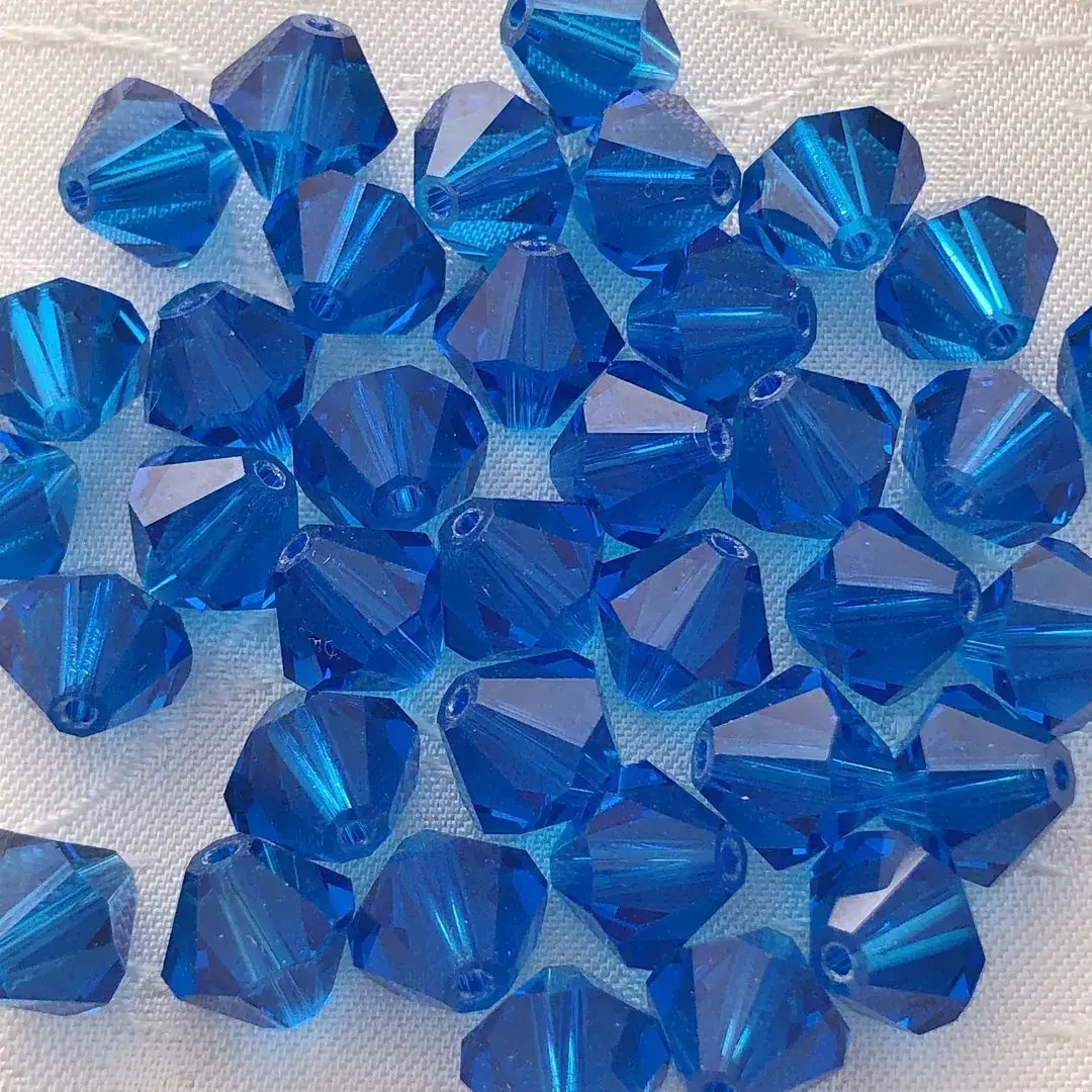 Swarovski Rhombe geschliffen enzianblau 8 mm – Bild 2 – Chiemgauer Heimatwerk Trachten-Onlineshop Swarovski Rhombe geschliffen enzianblau 8 mm - Bild 2 - Chiemgauer Heimatwerk Trachten-Onlineshop