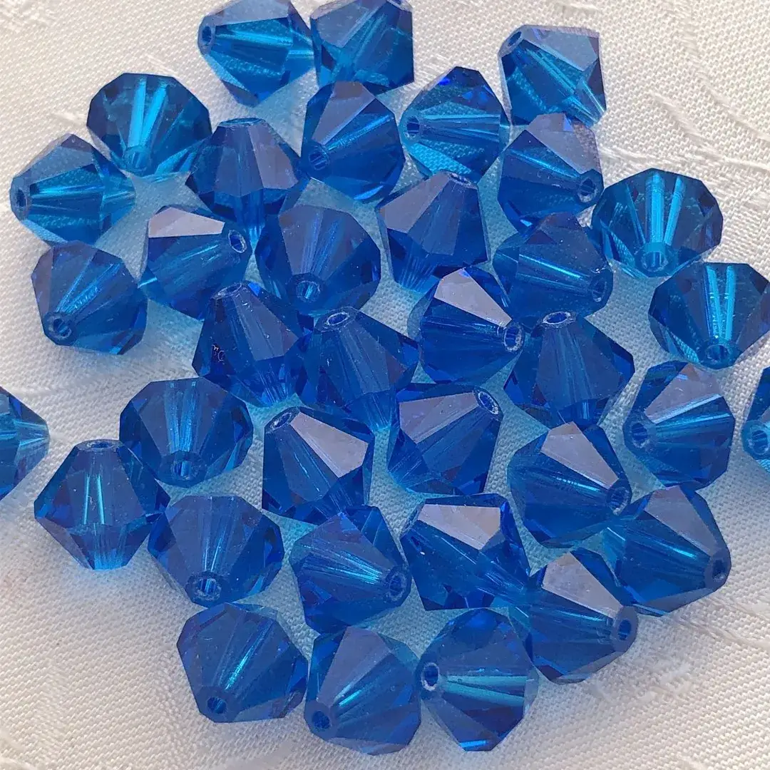 Swarovski Rhombe geschliffen enzianblau 8 mm – Bild 4 – Chiemgauer Heimatwerk Trachten-Onlineshop Swarovski Rhombe geschliffen enzianblau 8 mm - Bild 4 - Chiemgauer Heimatwerk Trachten-Onlineshop