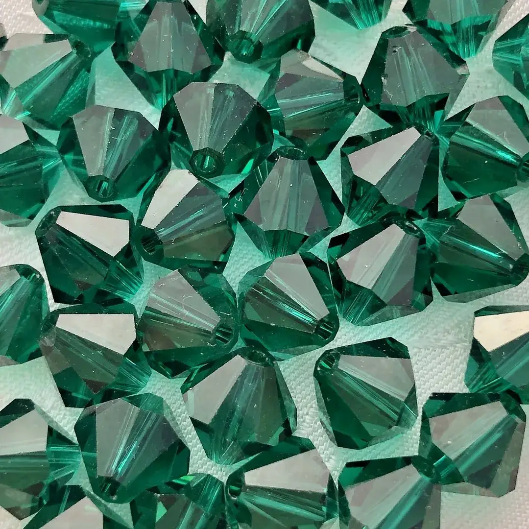 Swarovski Rhombe geschliffen grün 8 mm – Bild 2 – Chiemgauer Heimatwerk Trachten-Onlineshop Swarovski Rhombe geschliffen grün 8 mm - Bild 2 - Chiemgauer Heimatwerk Trachten-Onlineshop
