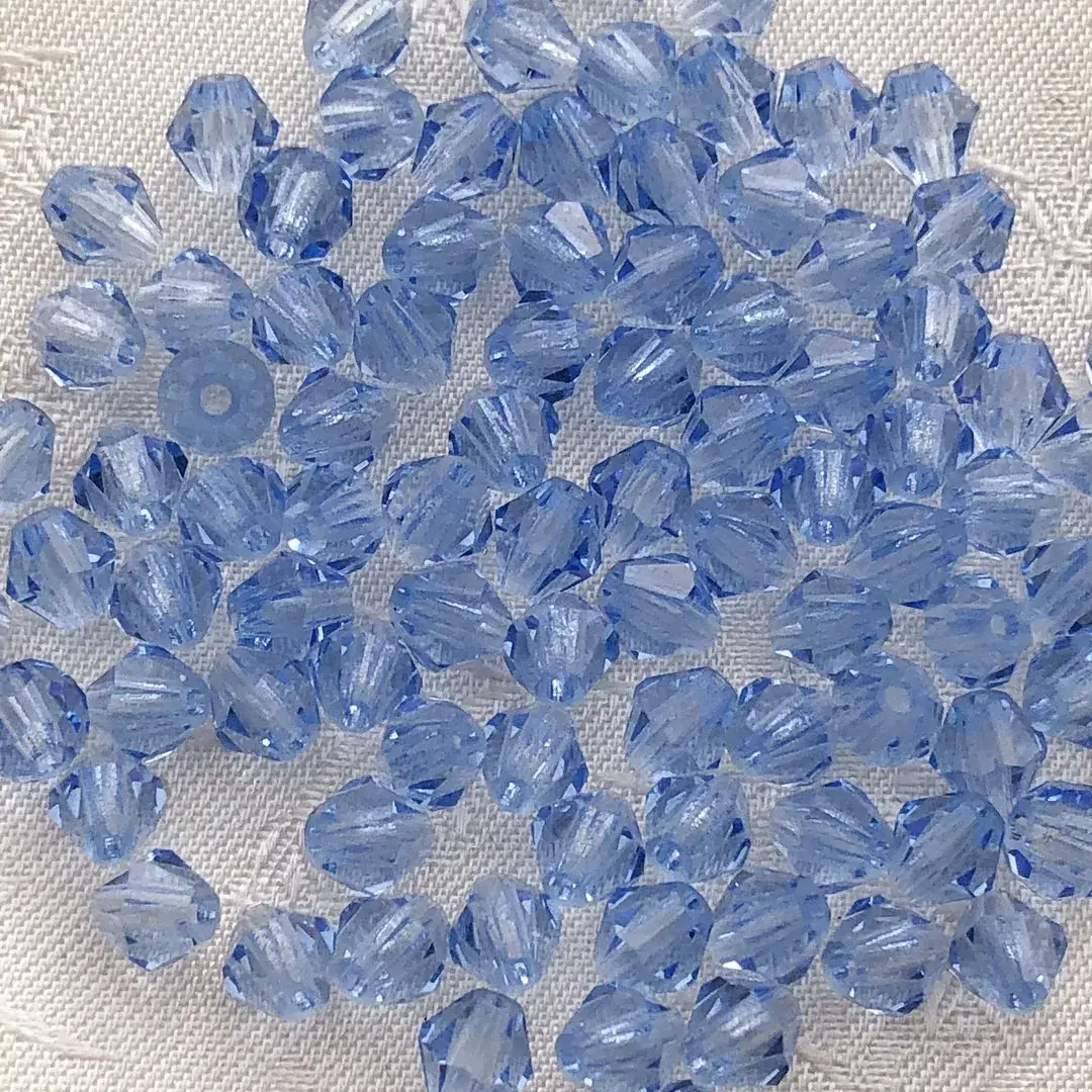 Swarovski Rhombe geschliffen hellblau 4 mm – Bild 5 – Chiemgauer Heimatwerk Trachten-Onlineshop Swarovski Rhombe geschliffen hellblau 4 mm - Bild 5 - Chiemgauer Heimatwerk Trachten-Onlineshop