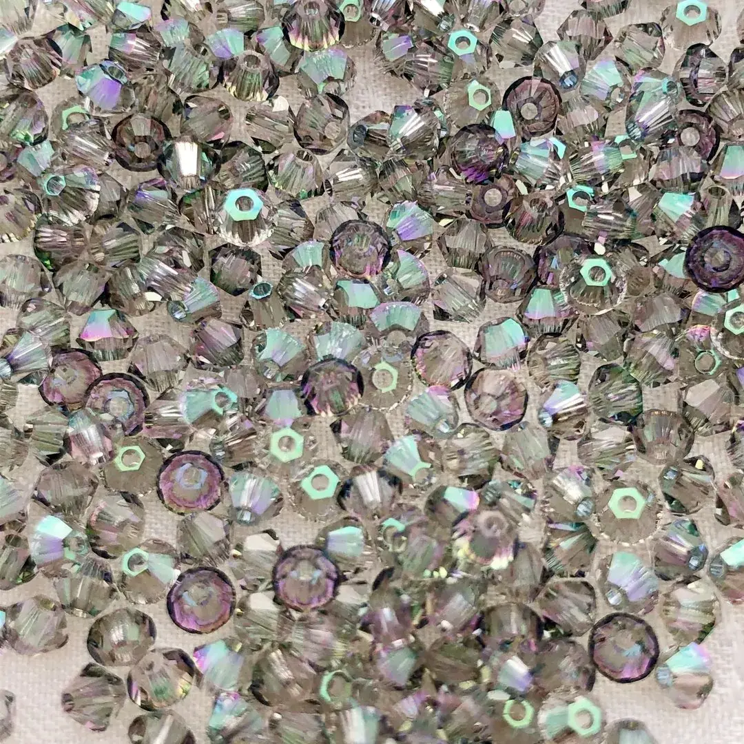 Swarovski Rhombe geschliffen hellgrau 3 mm – Bild 2 – Chiemgauer Heimatwerk Trachten-Onlineshop Swarovski Rhombe geschliffen hellgrau 3 mm - Bild 2 - Chiemgauer Heimatwerk Trachten-Onlineshop
