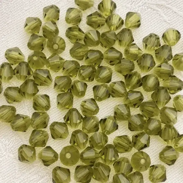 Swarovski Rhombe geschliffen oliv 4 mm – Bild 1 – Chiemgauer Heimatwerk Trachten-Onlineshop Swarovski Rhombe geschliffen oliv 4 mm - Bild 1 - Chiemgauer Heimatwerk Trachten-Onlineshop