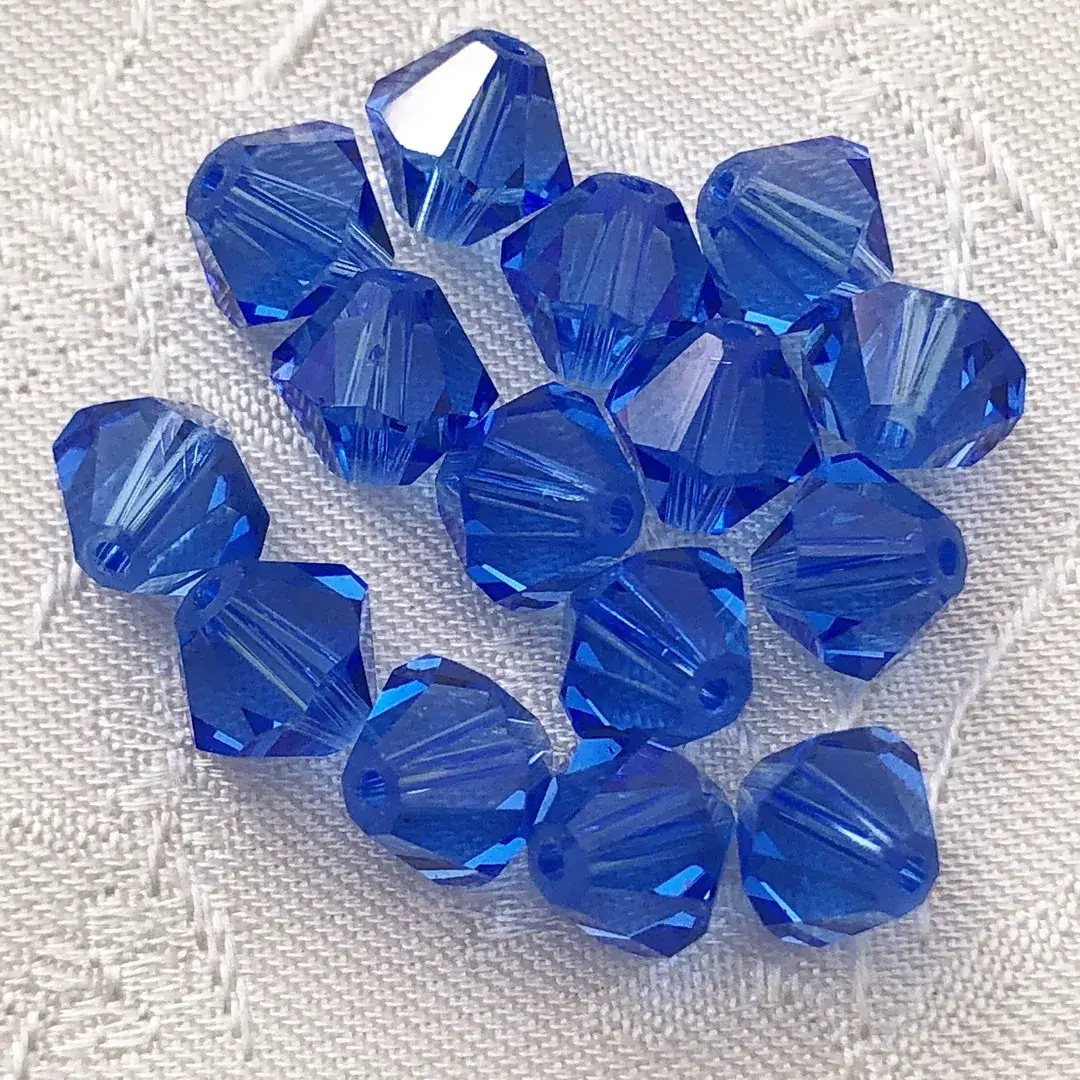 Swarovski Rhombe geschliffen saphire 6 mm – Bild 2 – Chiemgauer Heimatwerk Trachten-Onlineshop Swarovski Rhombe geschliffen saphire 6 mm - Bild 2 - Chiemgauer Heimatwerk Trachten-Onlineshop