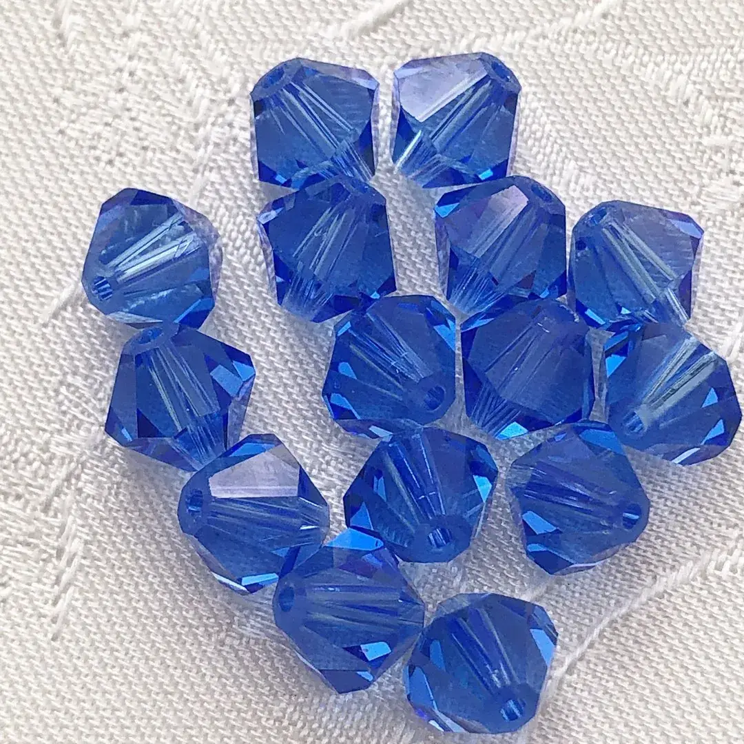 Swarovski Rhombe geschliffen saphire 6 mm – Bild 5 – Chiemgauer Heimatwerk Trachten-Onlineshop Swarovski Rhombe geschliffen saphire 6 mm - Bild 5 - Chiemgauer Heimatwerk Trachten-Onlineshop