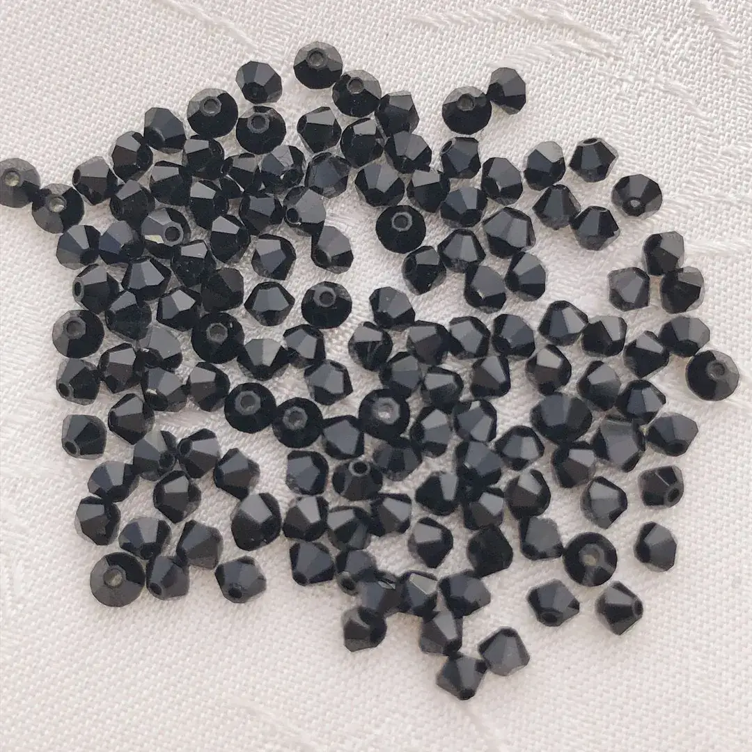 Swarovski Rhombe geschliffen schwarz 2,5 mm – Bild 4 – Chiemgauer Heimatwerk Trachten-Onlineshop Swarovski Rhombe geschliffen schwarz 2,5 mm - Bild 4 - Chiemgauer Heimatwerk Trachten-Onlineshop