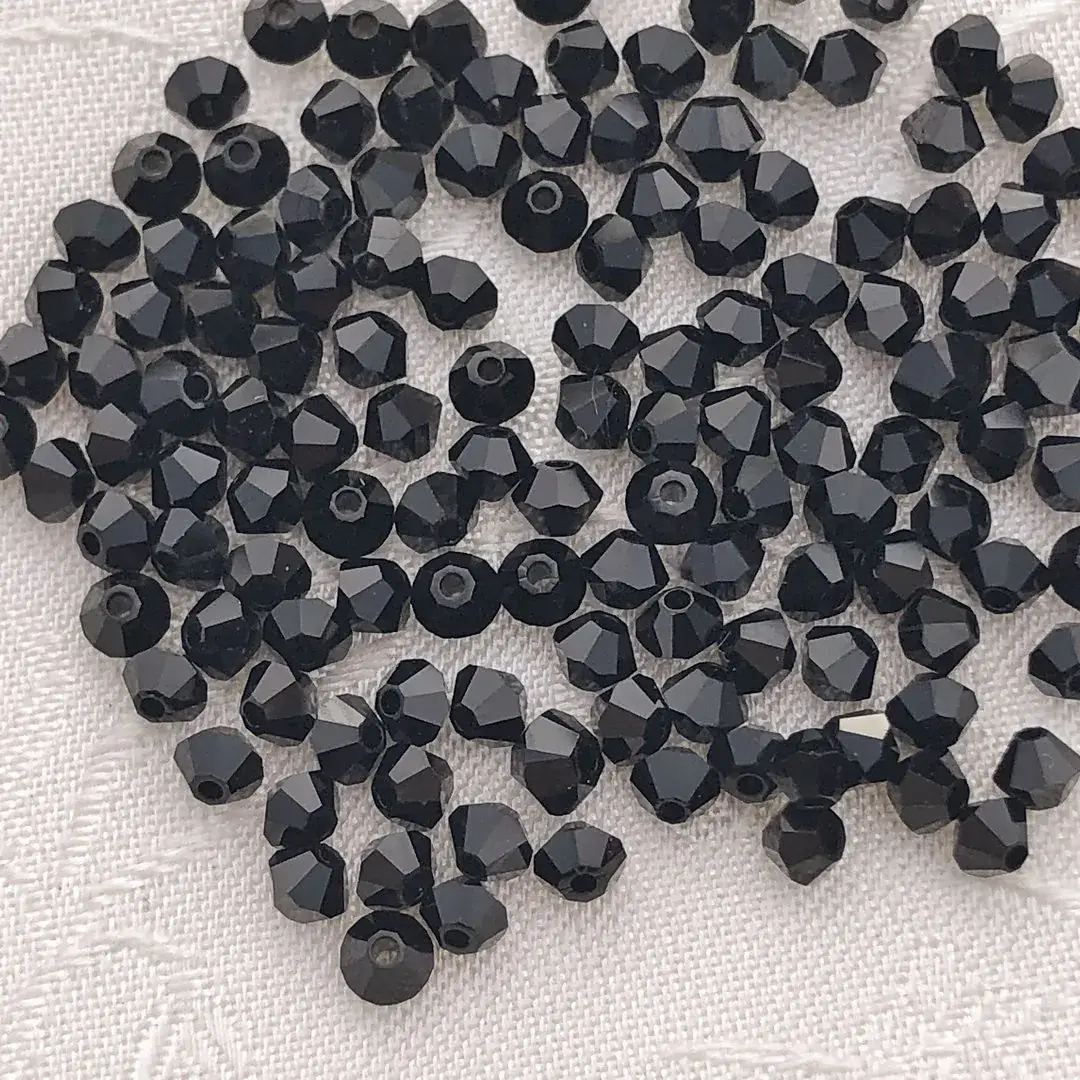 Swarovski Rhombe geschliffen schwarz 2,5 mm – Bild 7 – Chiemgauer Heimatwerk Trachten-Onlineshop Swarovski Rhombe geschliffen schwarz 2,5 mm - Bild 7 - Chiemgauer Heimatwerk Trachten-Onlineshop