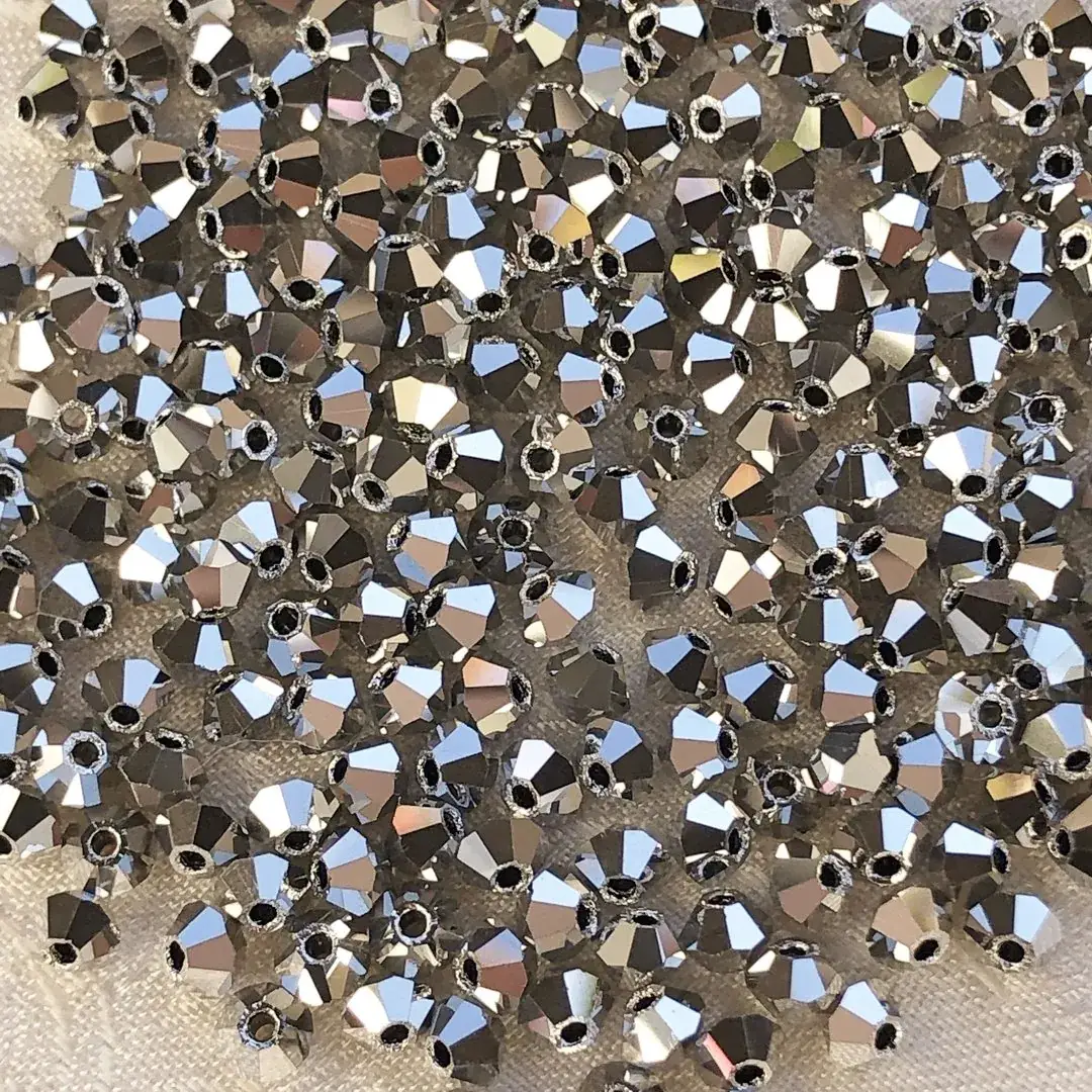 Swarovski Rhombe geschliffen silber 3 mm – Bild 8 – Chiemgauer Heimatwerk Trachten-Onlineshop Swarovski Rhombe geschliffen silber 3 mm - Bild 8 - Chiemgauer Heimatwerk Trachten-Onlineshop