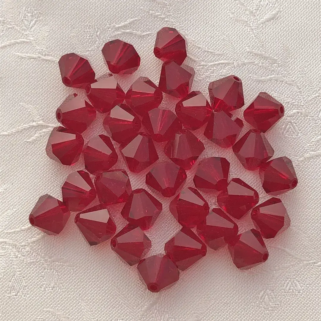 Swarovski Rhombe geschliffen weinrot 6 mm – Bild 3 – Chiemgauer Heimatwerk Trachten-Onlineshop Swarovski Rhombe geschliffen weinrot 6 mm - Bild 3 - Chiemgauer Heimatwerk Trachten-Onlineshop