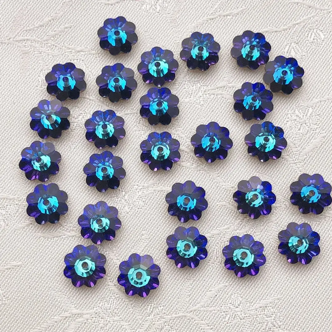 Swarovski Strassblume blau-türkis 7 mm – Bild 1 – Chiemgauer Heimatwerk Trachten-Onlineshop Swarovski Strassblume blau-türkis 7 mm - Bild 1 - Chiemgauer Heimatwerk Trachten-Onlineshop