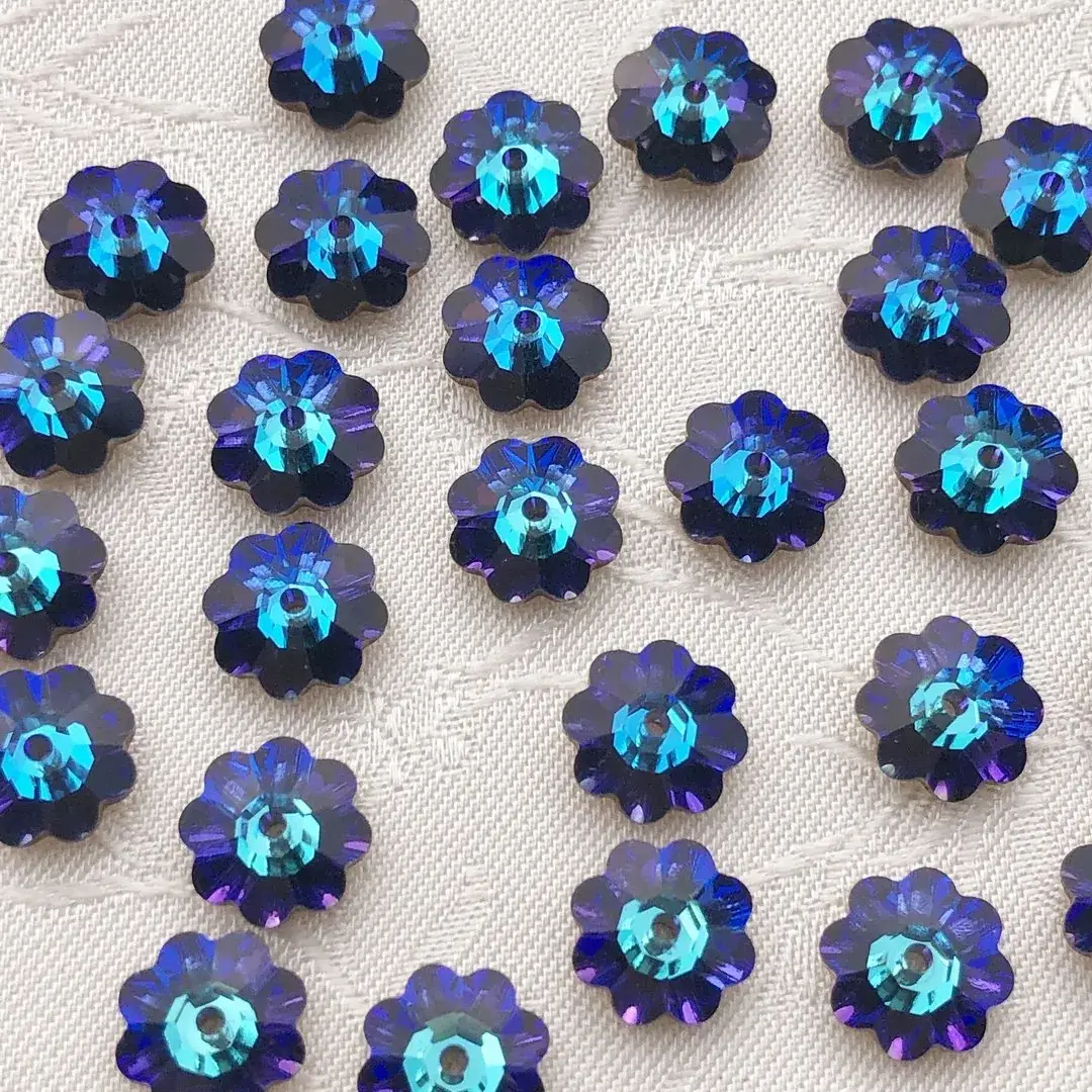 Swarovski Strassblume blau-türkis 7 mm – Bild 16 – Chiemgauer Heimatwerk Trachten-Onlineshop Swarovski Strassblume blau-türkis 7 mm - Bild 16 - Chiemgauer Heimatwerk Trachten-Onlineshop