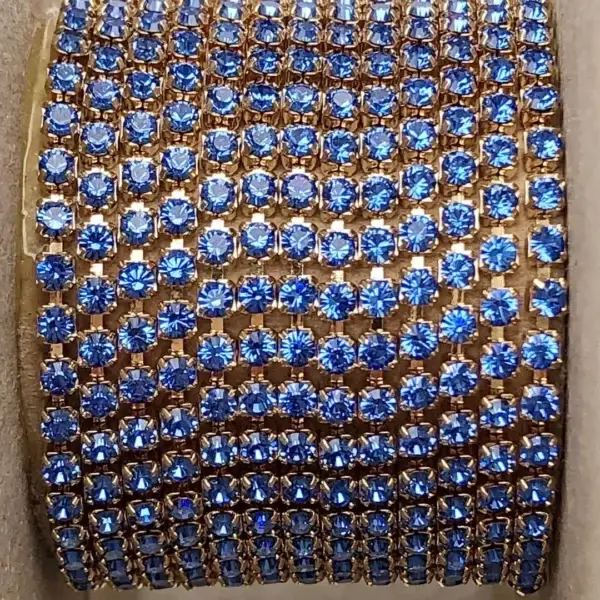 Swarovski Strasskette blau No. 7 – Bild 1 – Chiemgauer Heimatwerk Trachten-Onlineshop Swarovski Strasskette blau No. 7 - Bild 1 - Chiemgauer Heimatwerk Trachten-Onlineshop