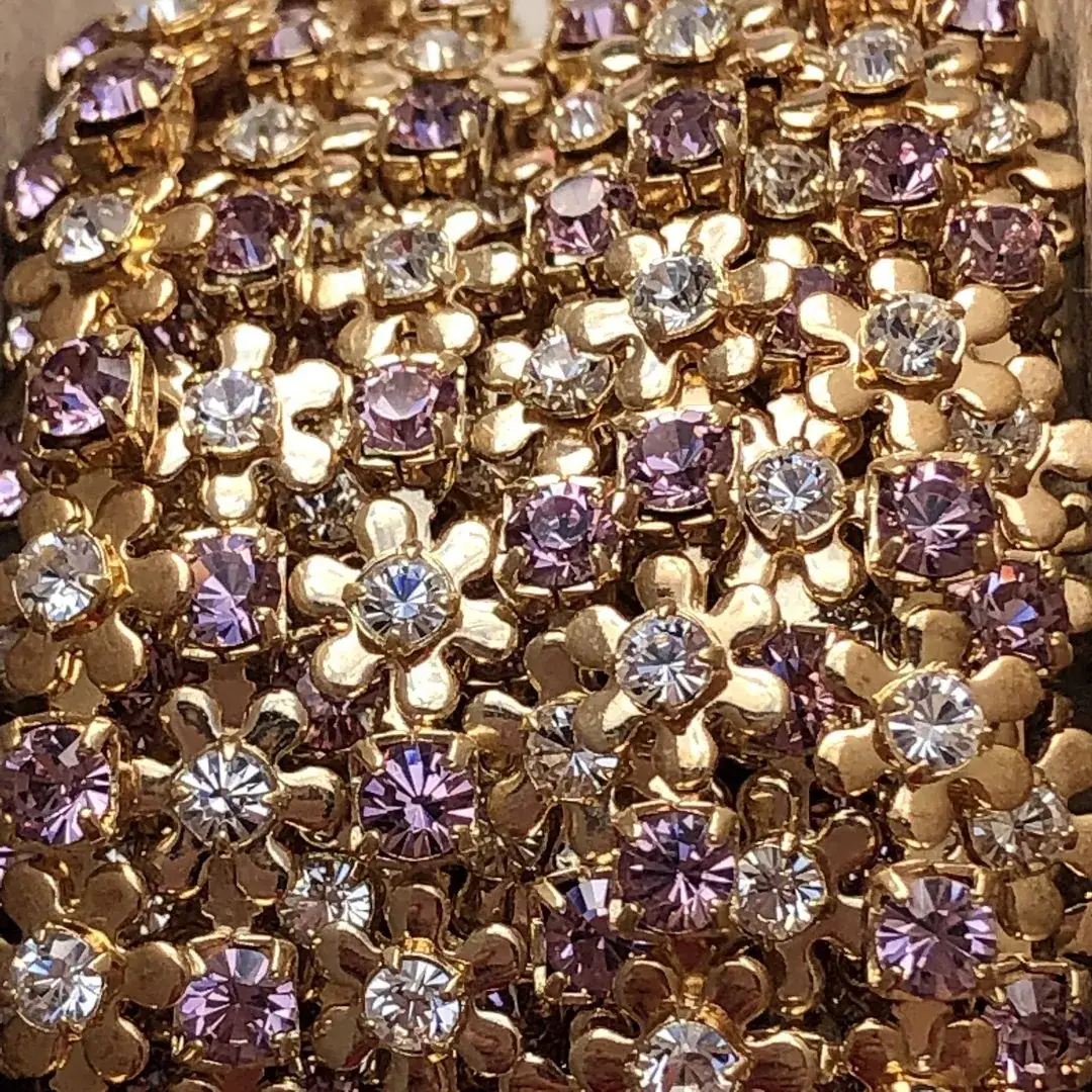 Swarovski Strasskette Blüte flieder – Bild 16 – Chiemgauer Heimatwerk Trachten-Onlineshop Swarovski Strasskette Blüte flieder - Bild 16 - Chiemgauer Heimatwerk Trachten-Onlineshop