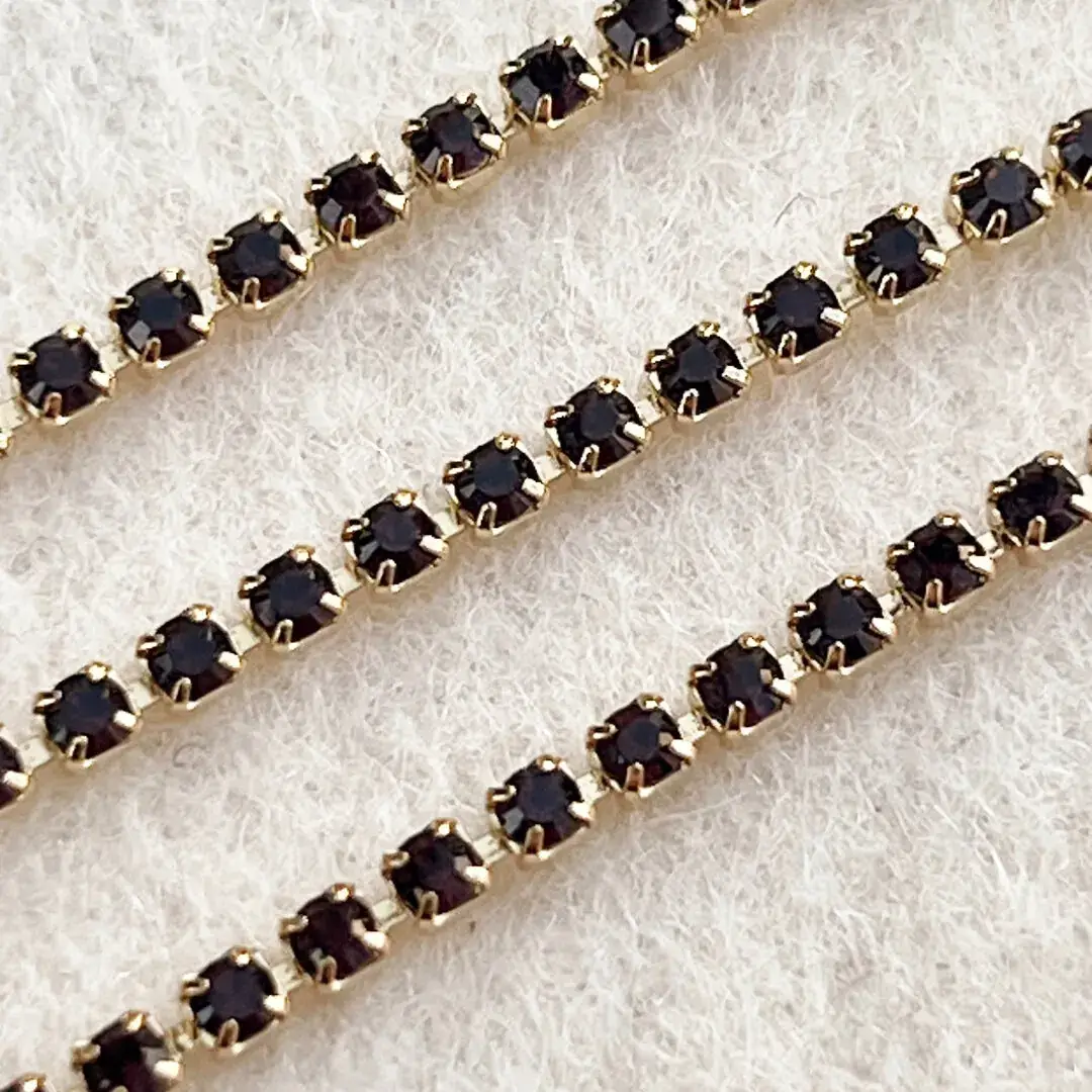 Swarovski Strasskette burgundy – Bild 6 – Chiemgauer Heimatwerk Trachten-Onlineshop Swarovski Strasskette burgundy - Bild 6 - Chiemgauer Heimatwerk Trachten-Onlineshop