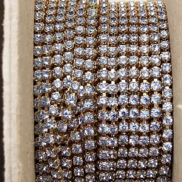 Swarovski Strasskette hellblau No. 18 – Bild 1 – Chiemgauer Heimatwerk Trachten-Onlineshop Swarovski Strasskette hellblau No. 18 - Bild 1 - Chiemgauer Heimatwerk Trachten-Onlineshop