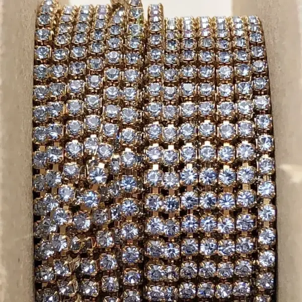 Swarovski Strasskette hellblau No. 8 – Bild 1 – Chiemgauer Heimatwerk Trachten-Onlineshop Swarovski Strasskette hellblau No. 8 - Bild 1 - Chiemgauer Heimatwerk Trachten-Onlineshop