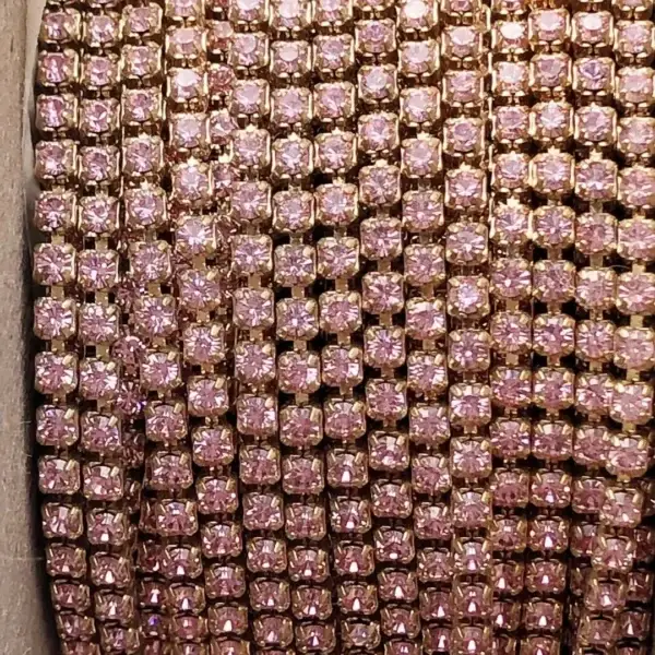 Swarovski Strasskette hellrosa No. 19 – Bild 1 – Chiemgauer Heimatwerk Trachten-Onlineshop Swarovski Strasskette hellrosa No. 19 - Bild 1 - Chiemgauer Heimatwerk Trachten-Onlineshop