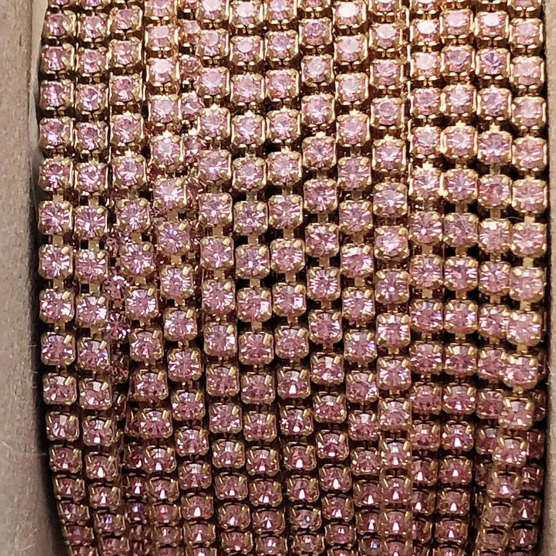 Swarovski Strasskette hellrosa No. 9 – Bild 1 – Chiemgauer Heimatwerk Trachten-Onlineshop Swarovski Strasskette hellrosa No. 9 - Bild 1 - Chiemgauer Heimatwerk Trachten-Onlineshop