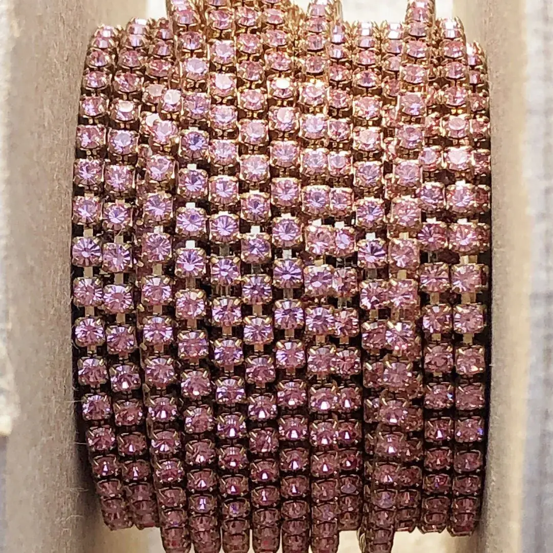 Swarovski Strasskette hellrosa No. 9 – Bild 6 – Chiemgauer Heimatwerk Trachten-Onlineshop Swarovski Strasskette hellrosa No. 9 - Bild 6 - Chiemgauer Heimatwerk Trachten-Onlineshop