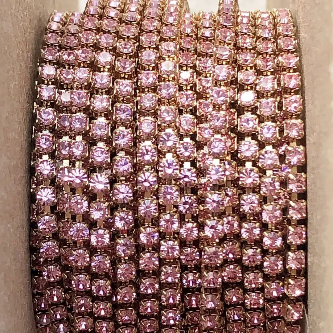 Swarovski Strasskette hellrosa No. 9 – Bild 8 – Chiemgauer Heimatwerk Trachten-Onlineshop Swarovski Strasskette hellrosa No. 9 - Bild 8 - Chiemgauer Heimatwerk Trachten-Onlineshop