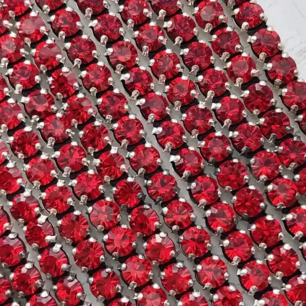 Swarovski Strasskette rot – Bild 1 – Chiemgauer Heimatwerk Trachten-Onlineshop Swarovski Strasskette rot - Bild 1 - Chiemgauer Heimatwerk Trachten-Onlineshop