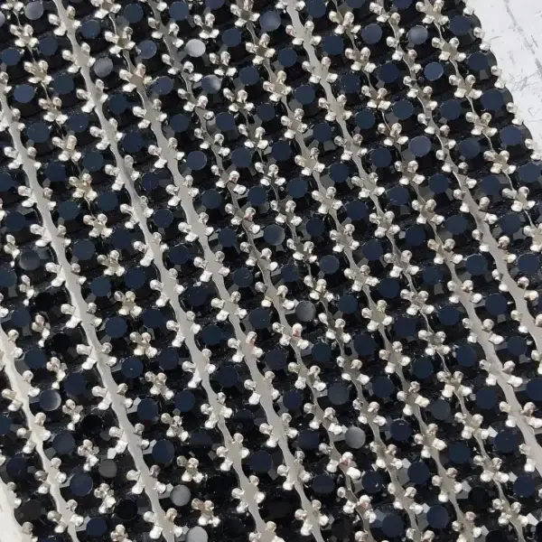 Swarovski Strasskette schwarz – Bild 1 – Chiemgauer Heimatwerk Trachten-Onlineshop Swarovski Strasskette schwarz - Bild 1 - Chiemgauer Heimatwerk Trachten-Onlineshop