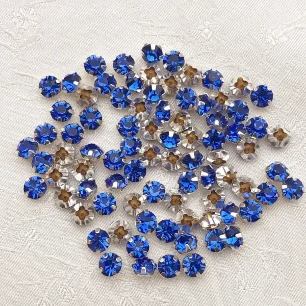 Swarovski Strassstein annähbar blau SS 20 – Bild 1 – Chiemgauer Heimatwerk Trachten-Onlineshop Swarovski Strassstein annähbar blau SS 20 - Bild 1 - Chiemgauer Heimatwerk Trachten-Onlineshop