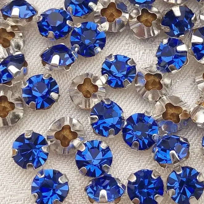 Swarovski Strassstein annähbar blau SS 20 – Bild 10 – Chiemgauer Heimatwerk Trachten-Onlineshop Swarovski Strassstein annähbar blau SS 20 - Bild 10 - Chiemgauer Heimatwerk Trachten-Onlineshop