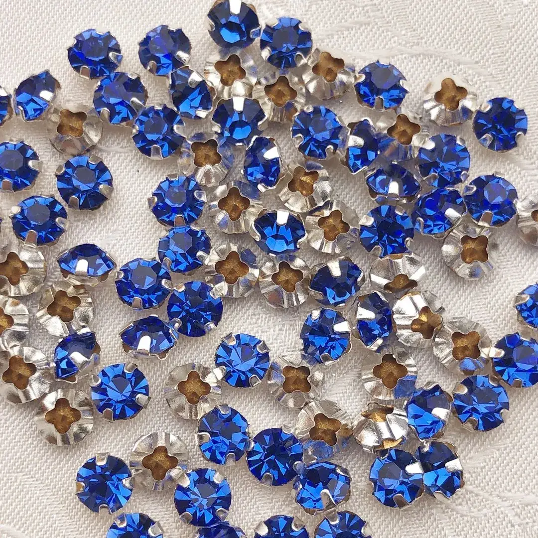 Swarovski Strassstein annähbar blau SS 20 – Bild 9 – Chiemgauer Heimatwerk Trachten-Onlineshop Swarovski Strassstein annähbar blau SS 20 - Bild 9 - Chiemgauer Heimatwerk Trachten-Onlineshop