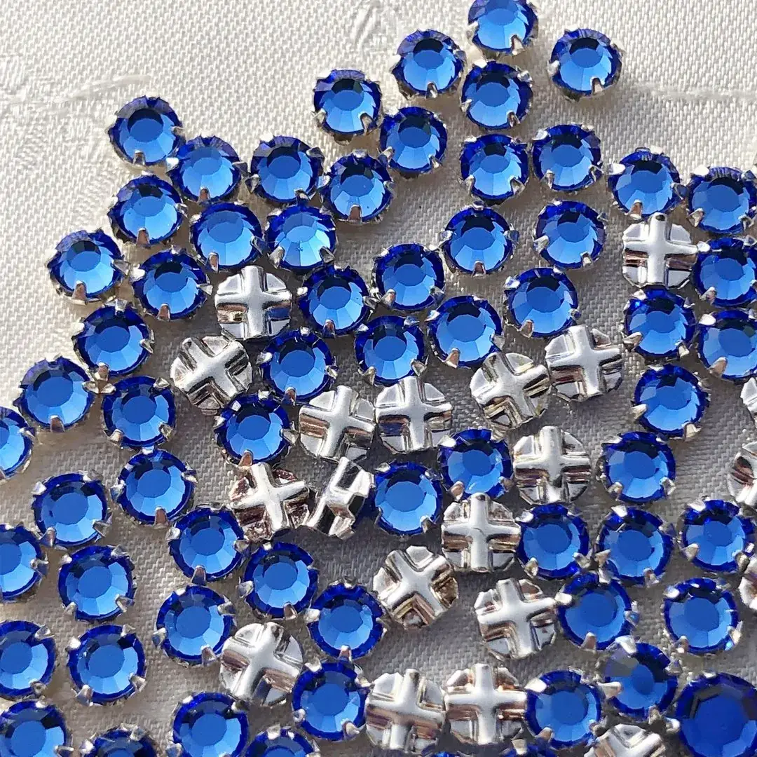 Swarovski Strassstein annähbar blau SS 20 No. 27 – Bild 8 – Chiemgauer Heimatwerk Trachten-Onlineshop Swarovski Strassstein annähbar blau SS 20 No. 27 - Bild 8 - Chiemgauer Heimatwerk Trachten-Onlineshop