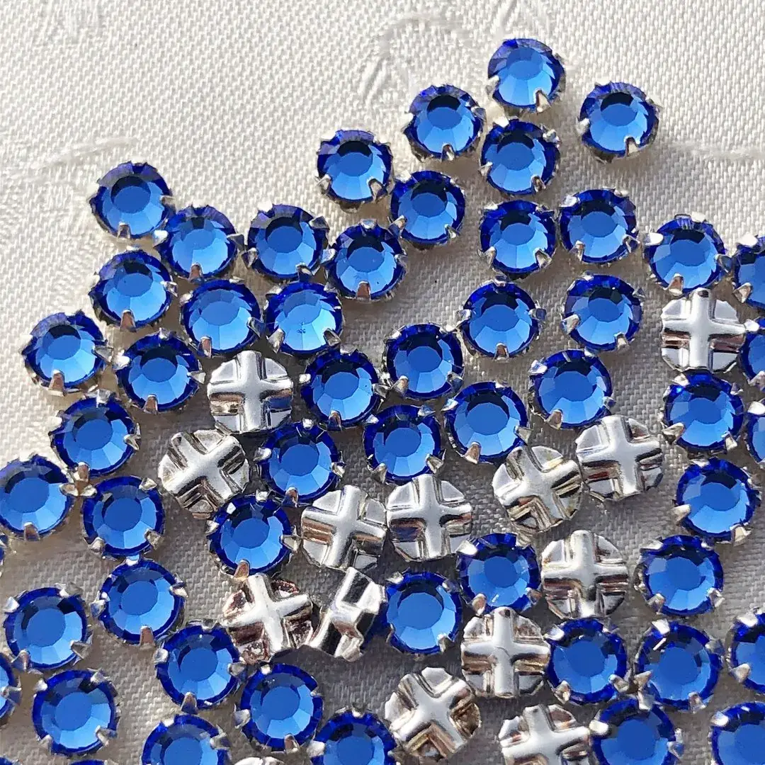 Swarovski Strassstein annähbar blau SS 20 No. 5 – Bild 11 – Chiemgauer Heimatwerk Trachten-Onlineshop Swarovski Strassstein annähbar blau SS 20 No. 5 - Bild 11 - Chiemgauer Heimatwerk Trachten-Onlineshop