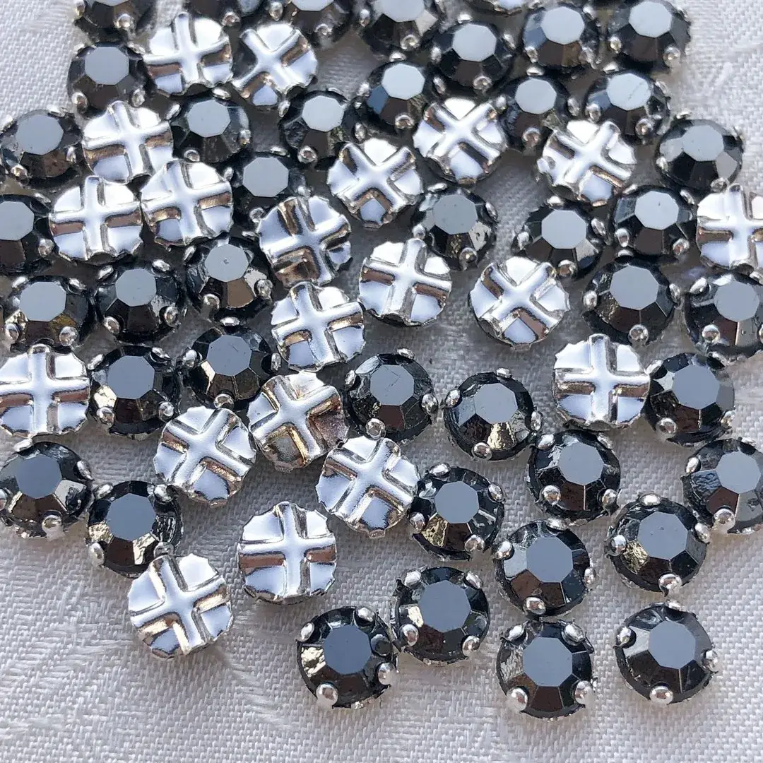 Swarovski Strassstein annähbar blutstein SS 16 No. 4 – Bild 4 – Chiemgauer Heimatwerk Trachten-Onlineshop Swarovski Strassstein annähbar blutstein SS 16 No. 4 - Bild 4 - Chiemgauer Heimatwerk Trachten-Onlineshop