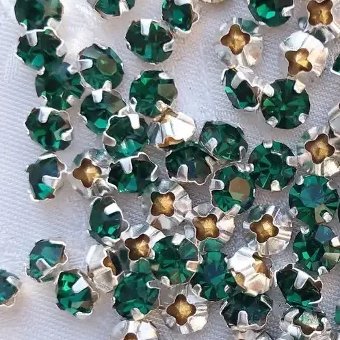 Swarovski Strassstein annähbar emerald SS 20 – Bild 10 – Chiemgauer Heimatwerk Trachten-Onlineshop Swarovski Strassstein annähbar emerald SS 20 - Bild 10 - Chiemgauer Heimatwerk Trachten-Onlineshop