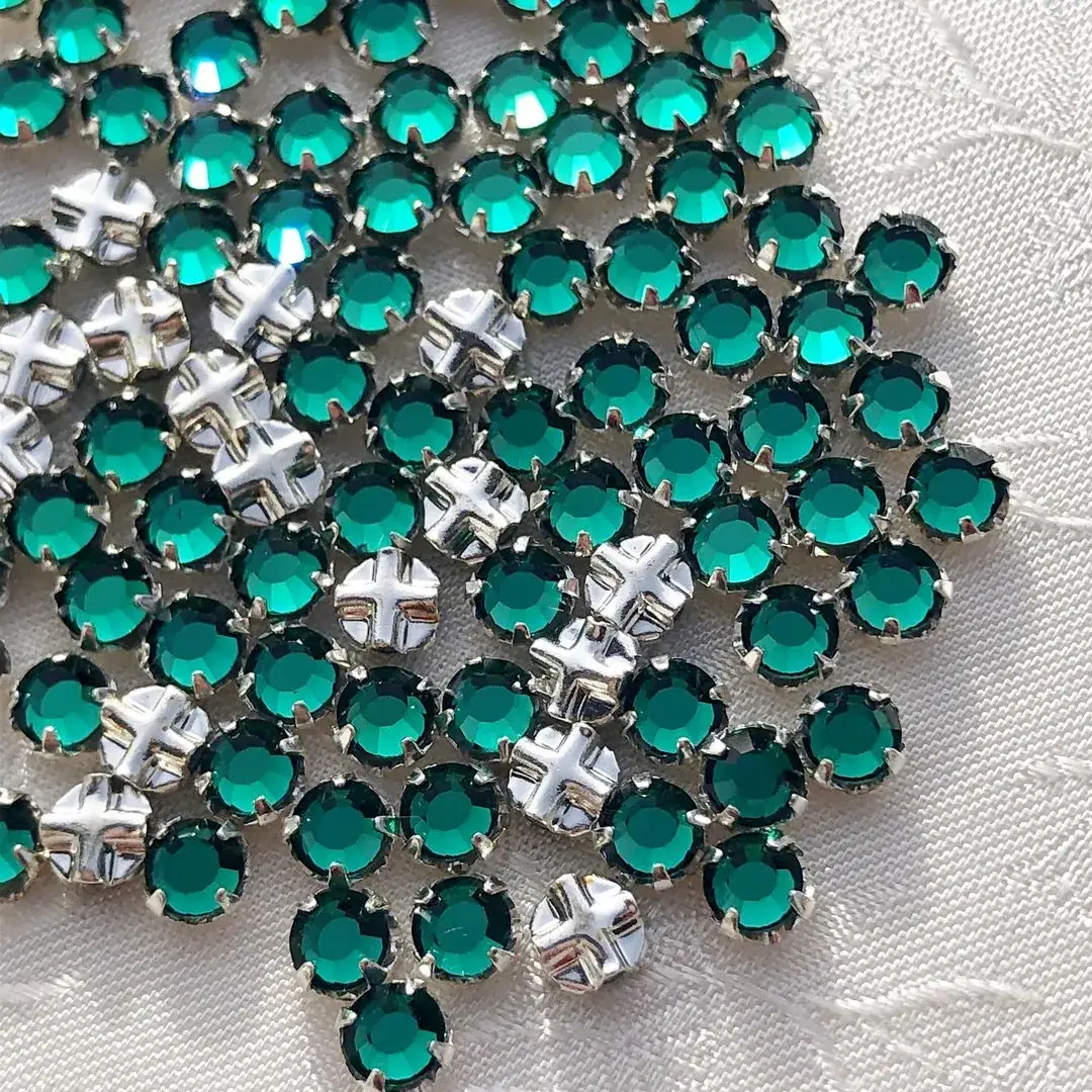 Swarovski Strassstein annähbar emerald SS 20 No. 10 – Bild 10 – Chiemgauer Heimatwerk Trachten-Onlineshop Swarovski Strassstein annähbar emerald SS 20 No. 10 - Bild 10 - Chiemgauer Heimatwerk Trachten-Onlineshop