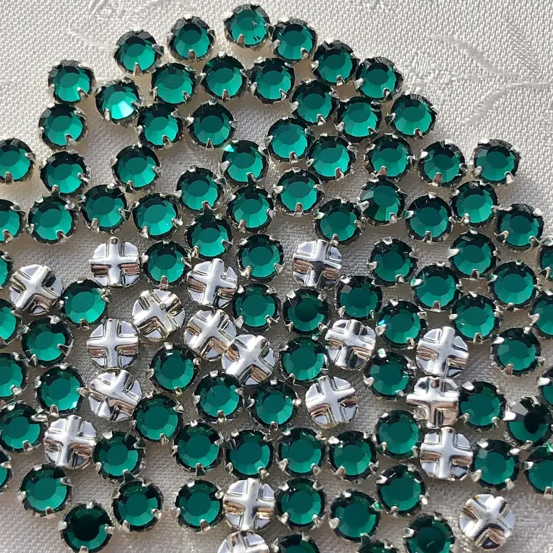 Swarovski Strassstein annähbar emerald SS 20 No. 28 – Bild 14 – Chiemgauer Heimatwerk Trachten-Onlineshop Swarovski Strassstein annähbar emerald SS 20 No. 28 - Bild 14 - Chiemgauer Heimatwerk Trachten-Onlineshop