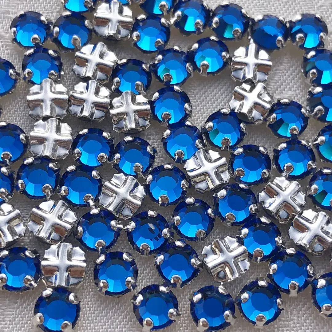Swarovski Strassstein annähbar enzian SS 16 No. 43 – Bild 14 – Chiemgauer Heimatwerk Trachten-Onlineshop Swarovski Strassstein annähbar enzian SS 16 No. 43 - Bild 14 - Chiemgauer Heimatwerk Trachten-Onlineshop