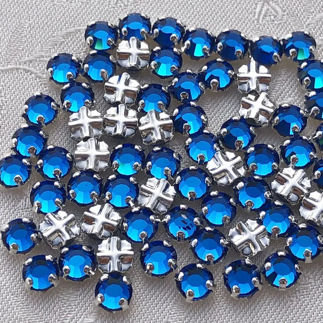 Swarovski Strassstein annähbar enzian SS 16 No. 43 – Bild 17 – Chiemgauer Heimatwerk Trachten-Onlineshop Swarovski Strassstein annähbar enzian SS 16 No. 43 - Bild 17 - Chiemgauer Heimatwerk Trachten-Onlineshop