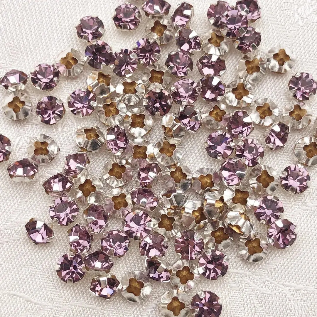 Swarovski Strassstein annähbar flieder SS 20 – Bild 20 – Chiemgauer Heimatwerk Trachten-Onlineshop Swarovski Strassstein annähbar flieder SS 20 - Bild 20 - Chiemgauer Heimatwerk Trachten-Onlineshop