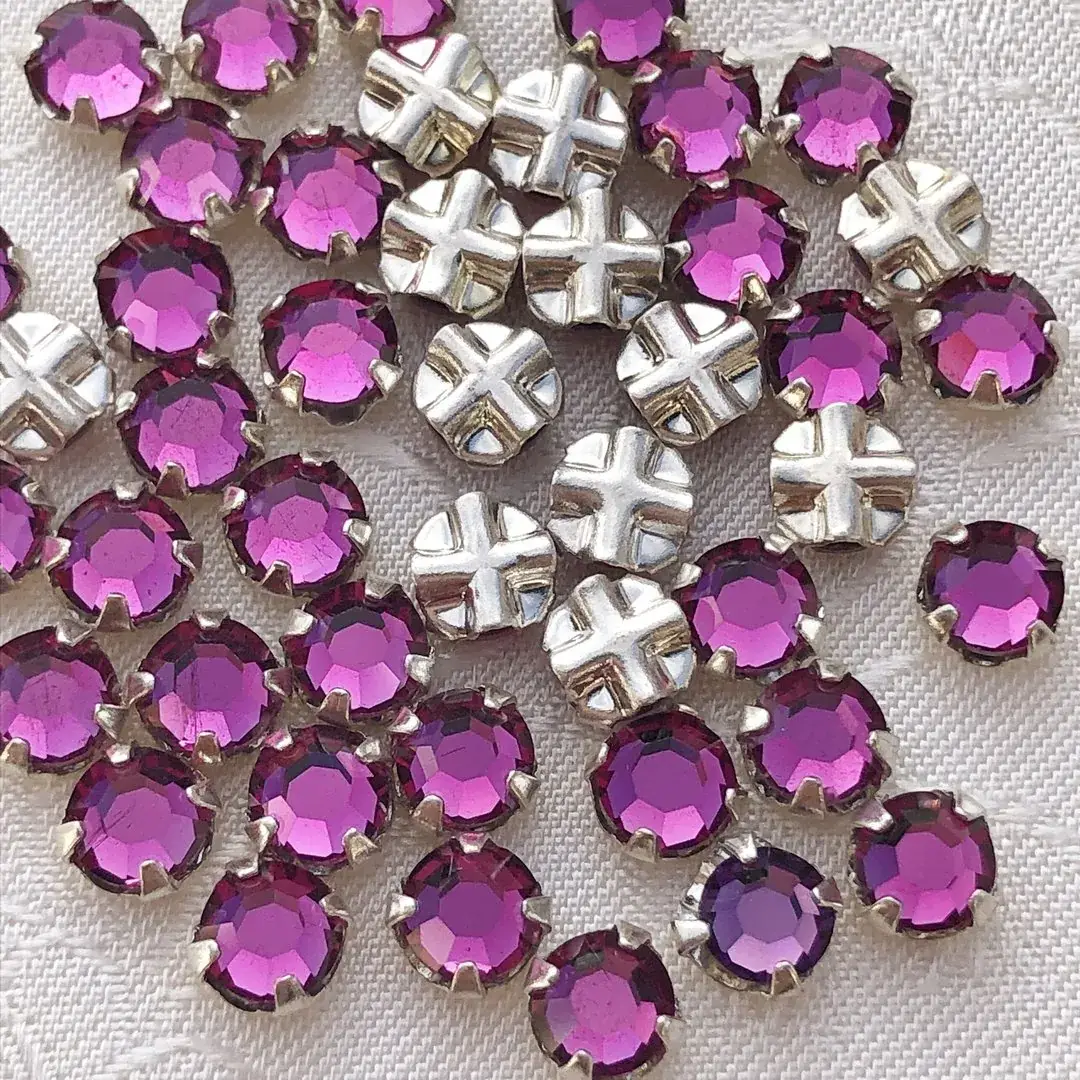 Swarovski Strassstein annähbar fuchsia SS 16 No. 46 – Bild 3 – Chiemgauer Heimatwerk Trachten-Onlineshop Swarovski Strassstein annähbar fuchsia SS 16 No. 46 - Bild 3 - Chiemgauer Heimatwerk Trachten-Onlineshop