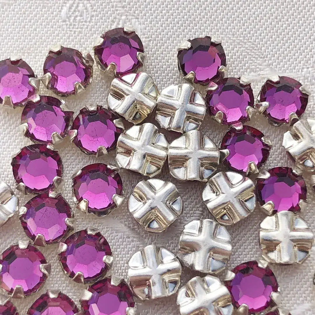 Swarovski Strassstein annähbar fuchsia SS 16 No. 46 – Bild 7 – Chiemgauer Heimatwerk Trachten-Onlineshop Swarovski Strassstein annähbar fuchsia SS 16 No. 46 - Bild 7 - Chiemgauer Heimatwerk Trachten-Onlineshop
